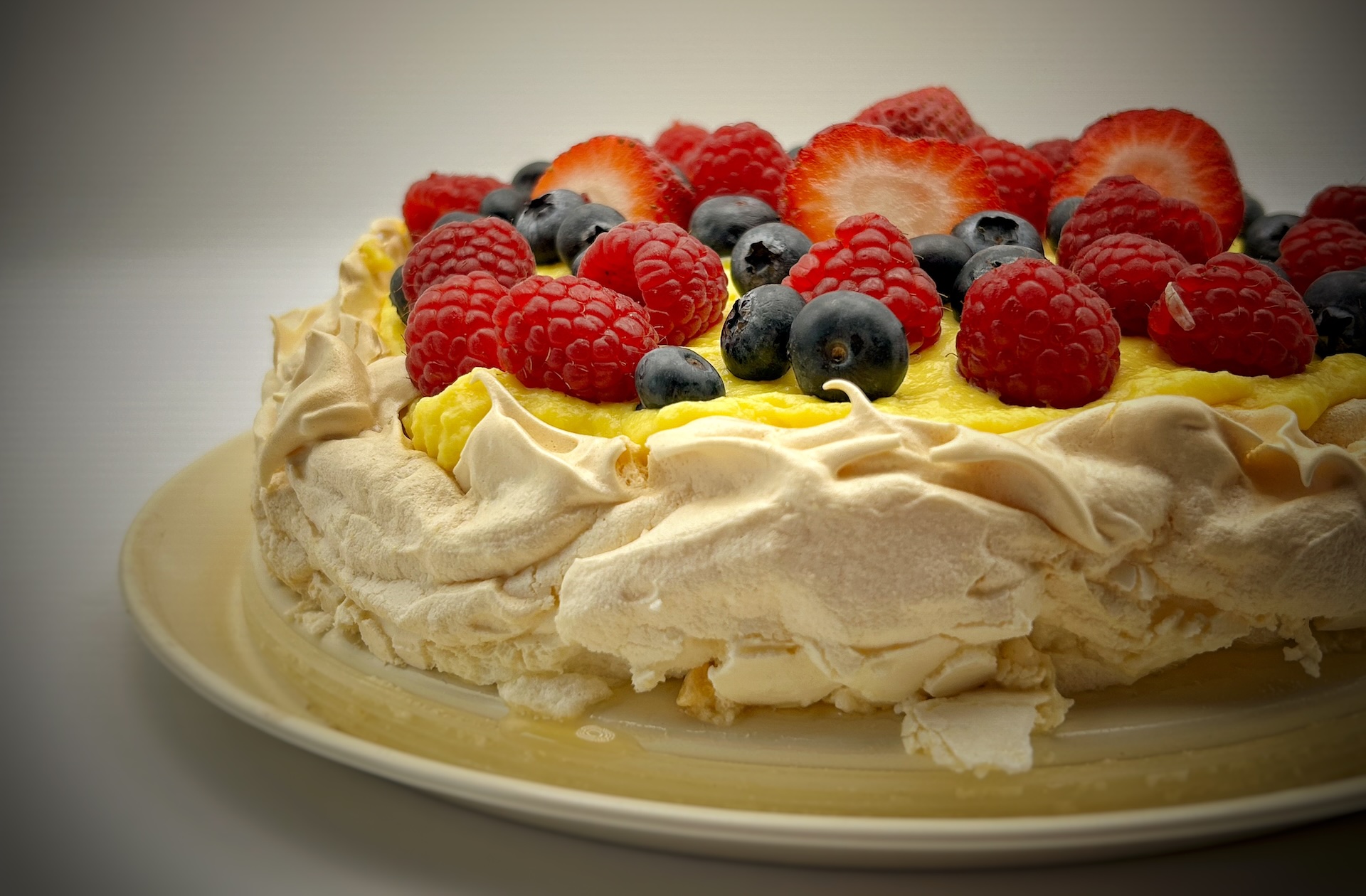 Vanilla Custard Pavlova Recipe - Dessert - Food nerd rockstar